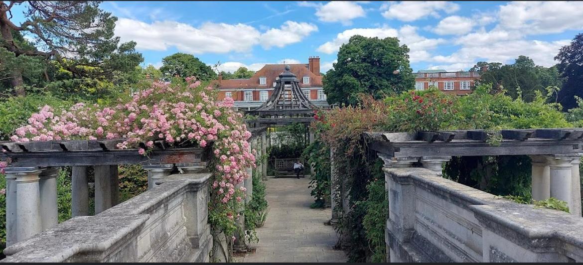 Hampstead Opulence Apartment - Luxurious Split Level Property ロンドン エクステリア 写真